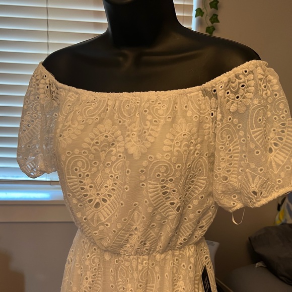 NWT Express off shoulder eyelet dress - Picture 4 of 7